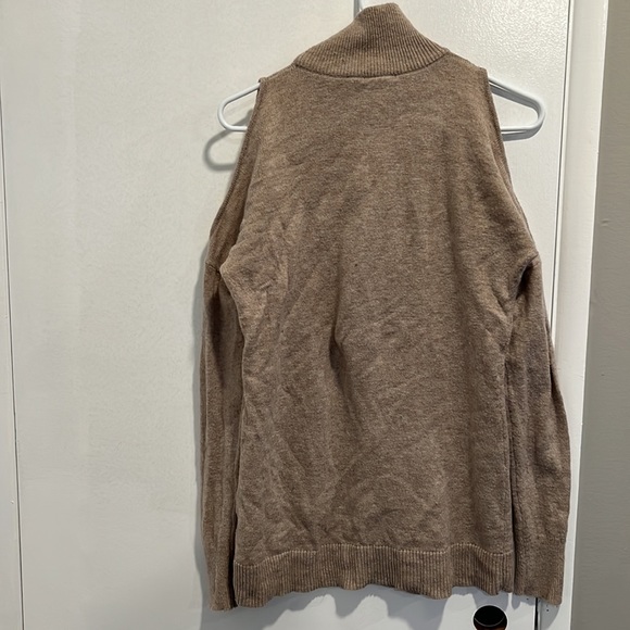 Open Shoulder Turtleneck Sweater - Picture 4 of 4